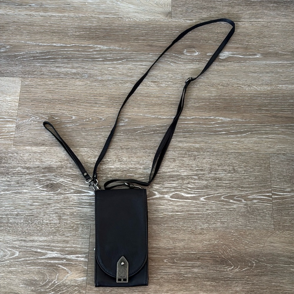 The Sak Small Crossbody Bag/Wristlet. - Picture 3 of 16